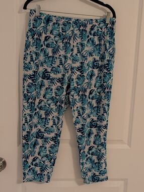 Terra & Sky Blue and White Floral Capri Leggings